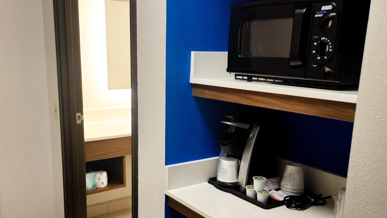 Holiday Inn Express Hotel & Suites Chicago South Lansing By Ihg Екстериор снимка