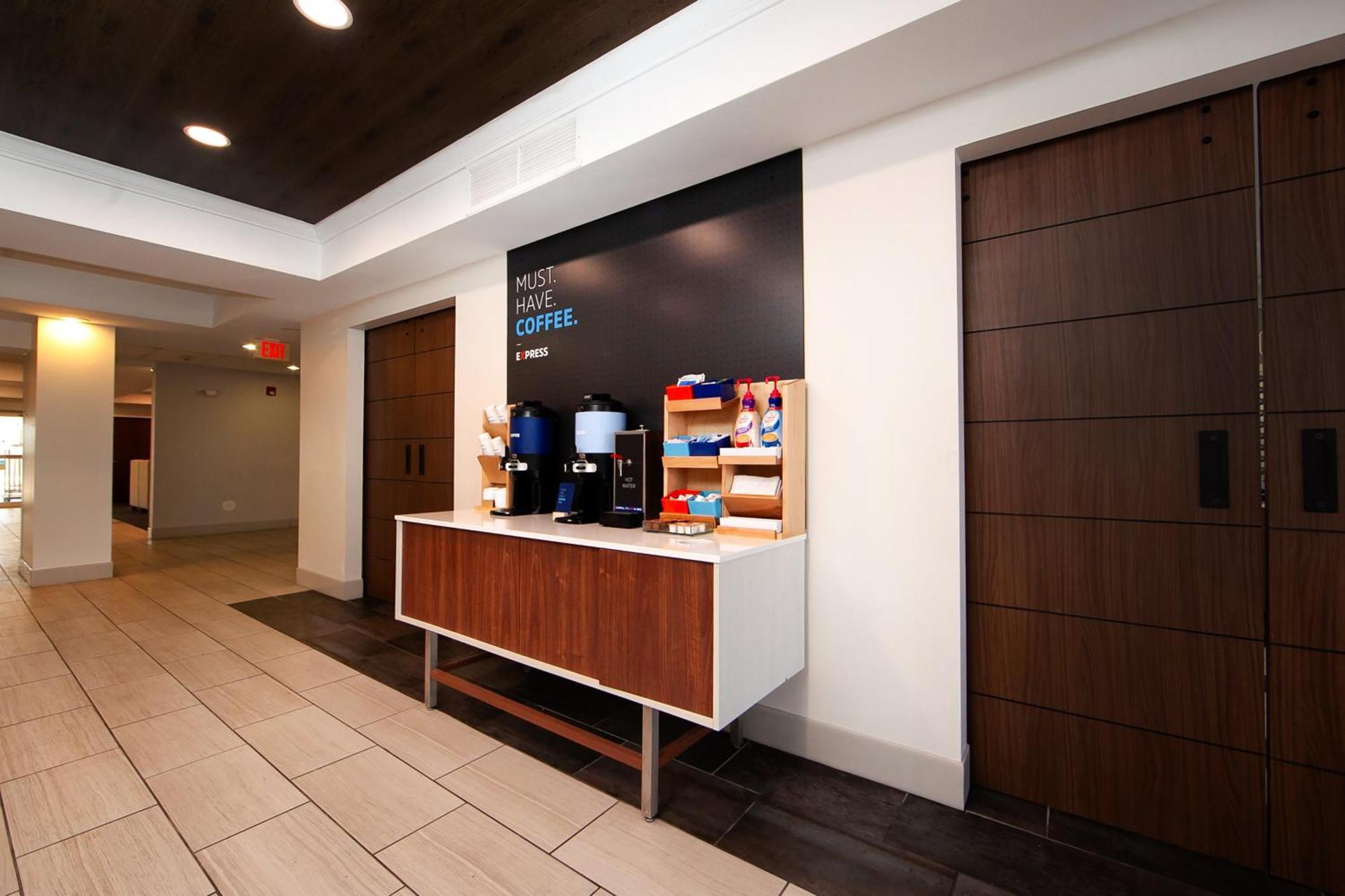 Holiday Inn Express Hotel & Suites Chicago South Lansing By Ihg Екстериор снимка